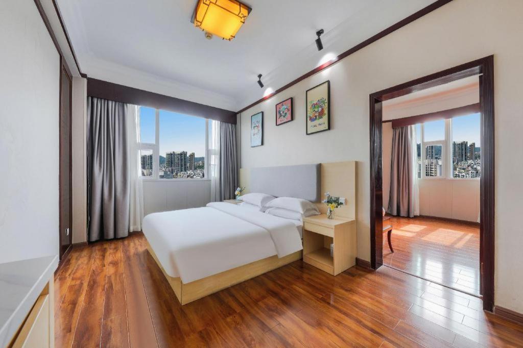 Galaxy Hotel Гуанчжоу Экстерьер фото